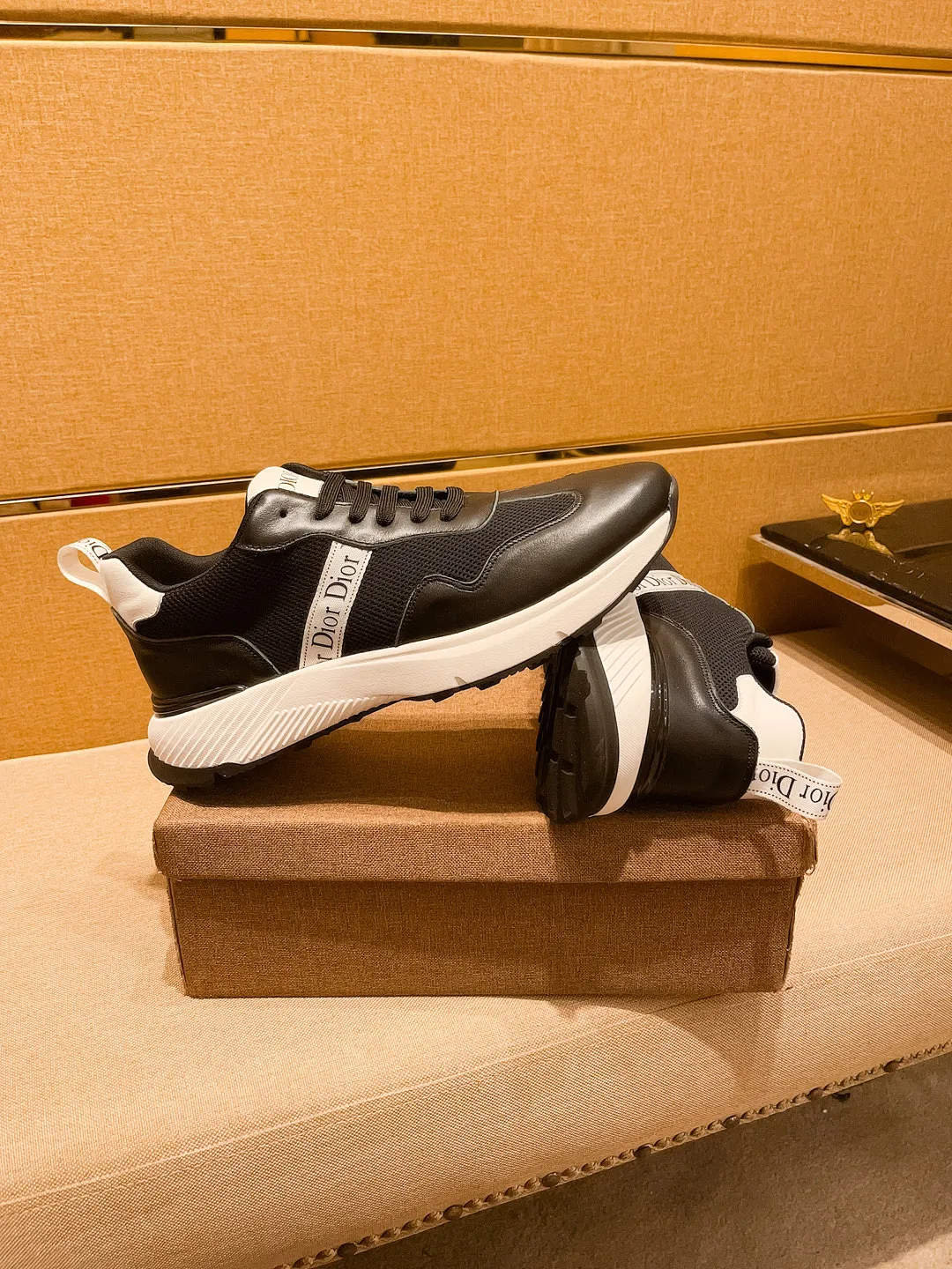 🚘🚘Factory batch 460💰🔥[Dior]🔥Men's high-end brand of shoes official website 1:1 latest masterpiece: the upper is made of Italian imported first-layer cowhide with a comfortable and breathable lining➕original non-slip and wear-resistant outsole🔥, making walking more convenient and comfortable! An exclusive new model, a stunning work, a beautiful 1:1 replica [color] compared to the official quality! Create a fashionable personality to set off your uniqueness! A must-have for trendy men! Classic🔥Size: 38-44 Color: 🔥 2⃣️colors available🔥